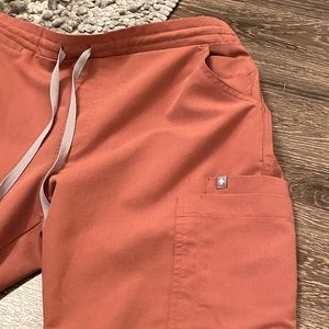 Medium FIGS Mauve Yola